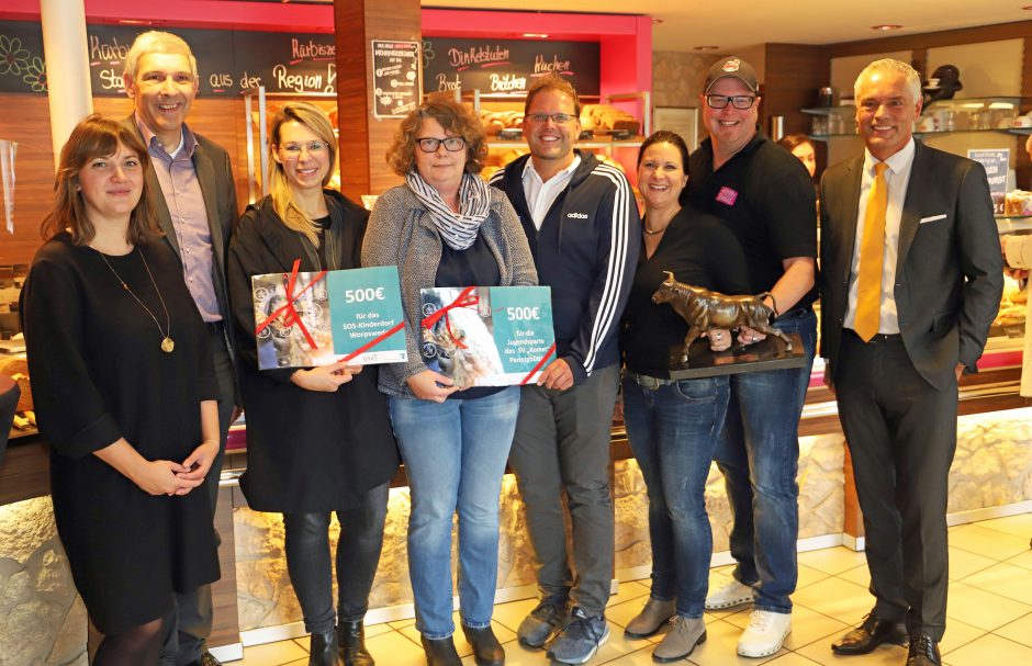 Osterholzer Wirtschaftspreis 2019: Bäckerei Behrens überreicht Spendengeld